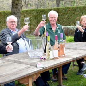 people enjoying Provencal wine in a vineyard