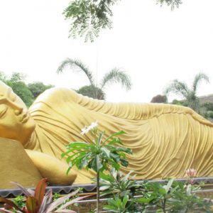 reclining golden buddha