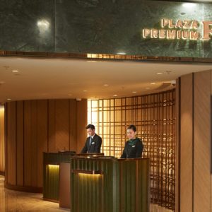 plaza premium first lounge service hong kong