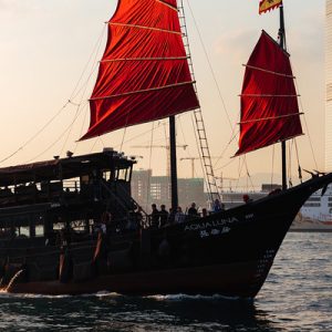 junk boat hong kong