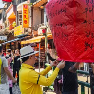 people releasing lanterns in shifen