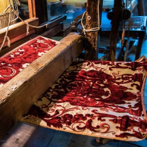 weaving in venetian style