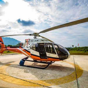 私人直升机俯瞰布吉岛