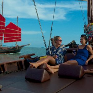 攀牙湾游轮日落之旅