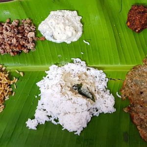 传统南印度家庭用餐体验