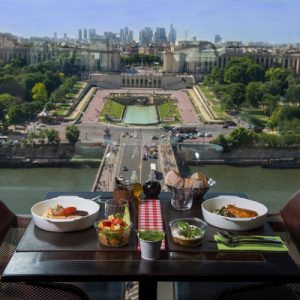 埃菲尔铁塔午餐